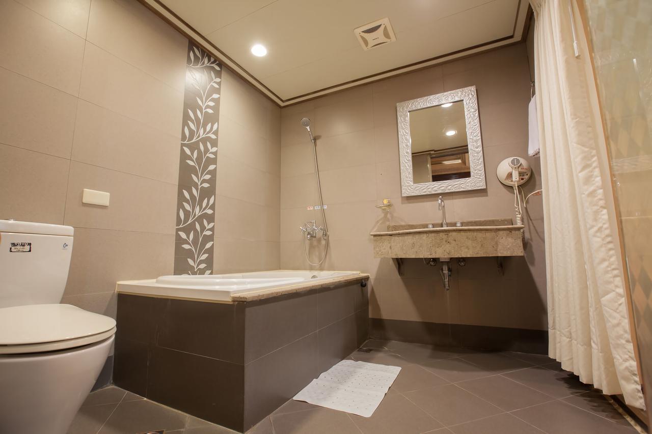 愛麗西施商務旅館 Alices Hotel 台中 外观 照片